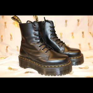 Doc Martens JADON boot (Made in Vietnam)